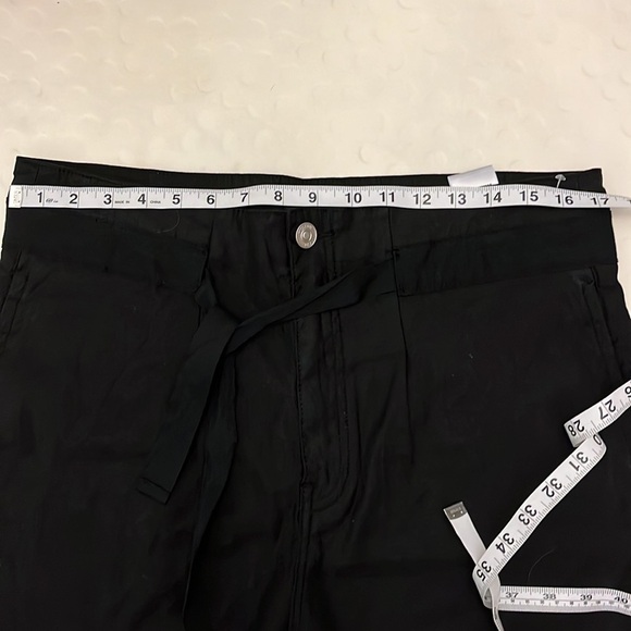 HUDSON JEANS Women's Black Paper
Bag Shorts - Size 27 - NWOT - Picture 7 of 10